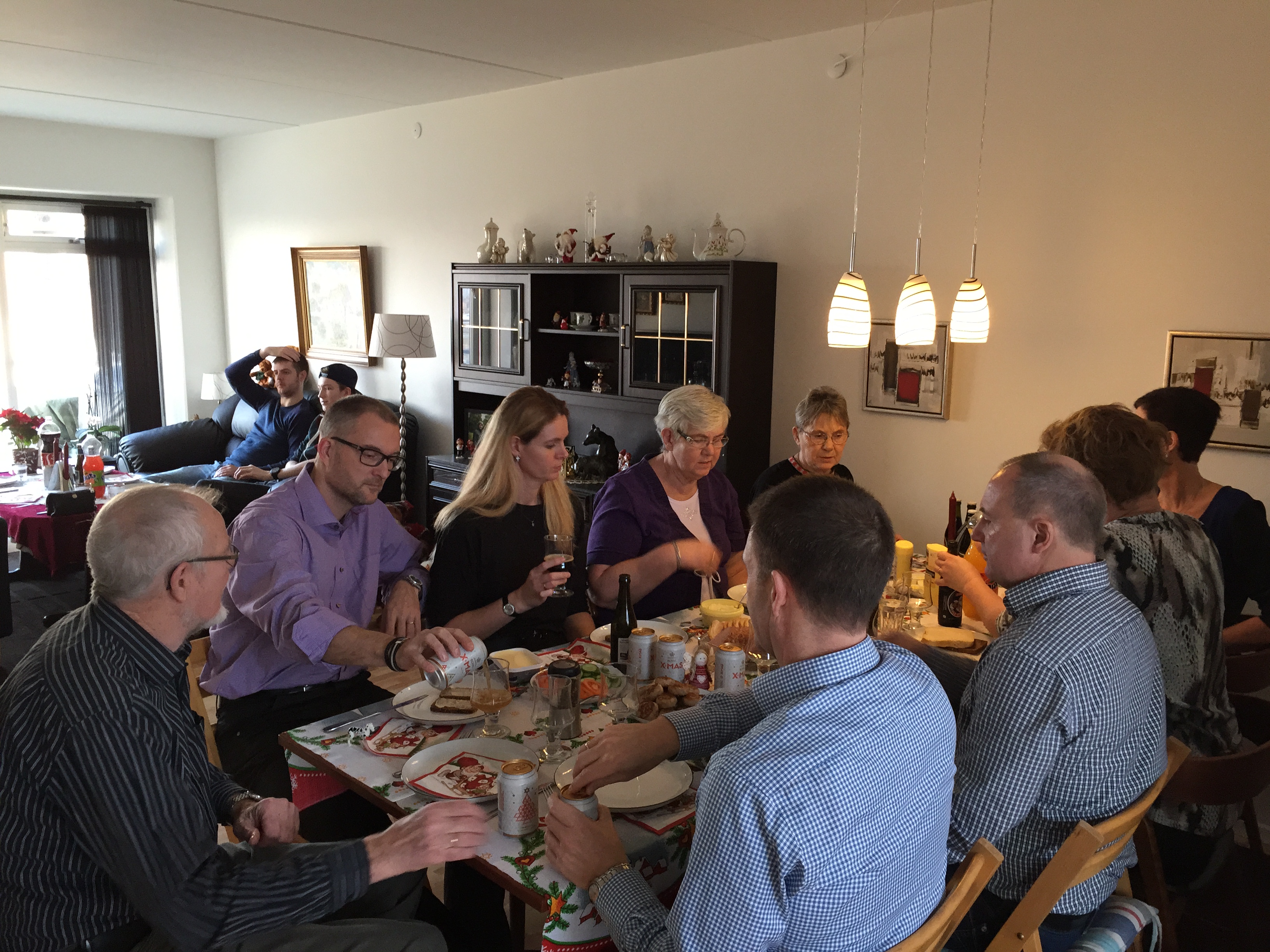 https://www.mos-eisley.dk/media/FamilieBilleder/2014/Julefrokost%2026-12-2014/IMG_2099.JPG