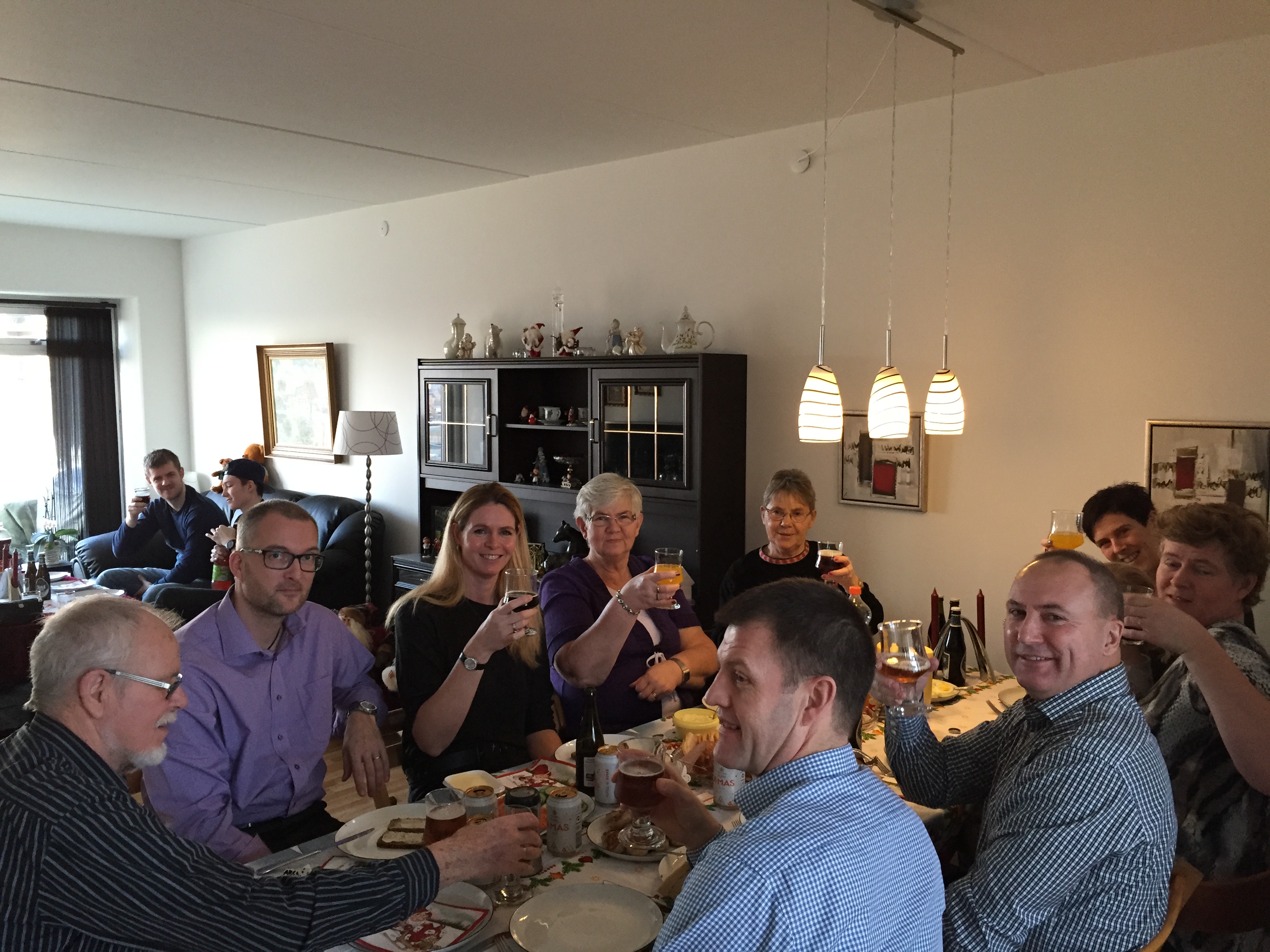https://www.mos-eisley.dk/media/FamilieBilleder/2014/Julefrokost%2026-12-2014/IMG_2113.JPG