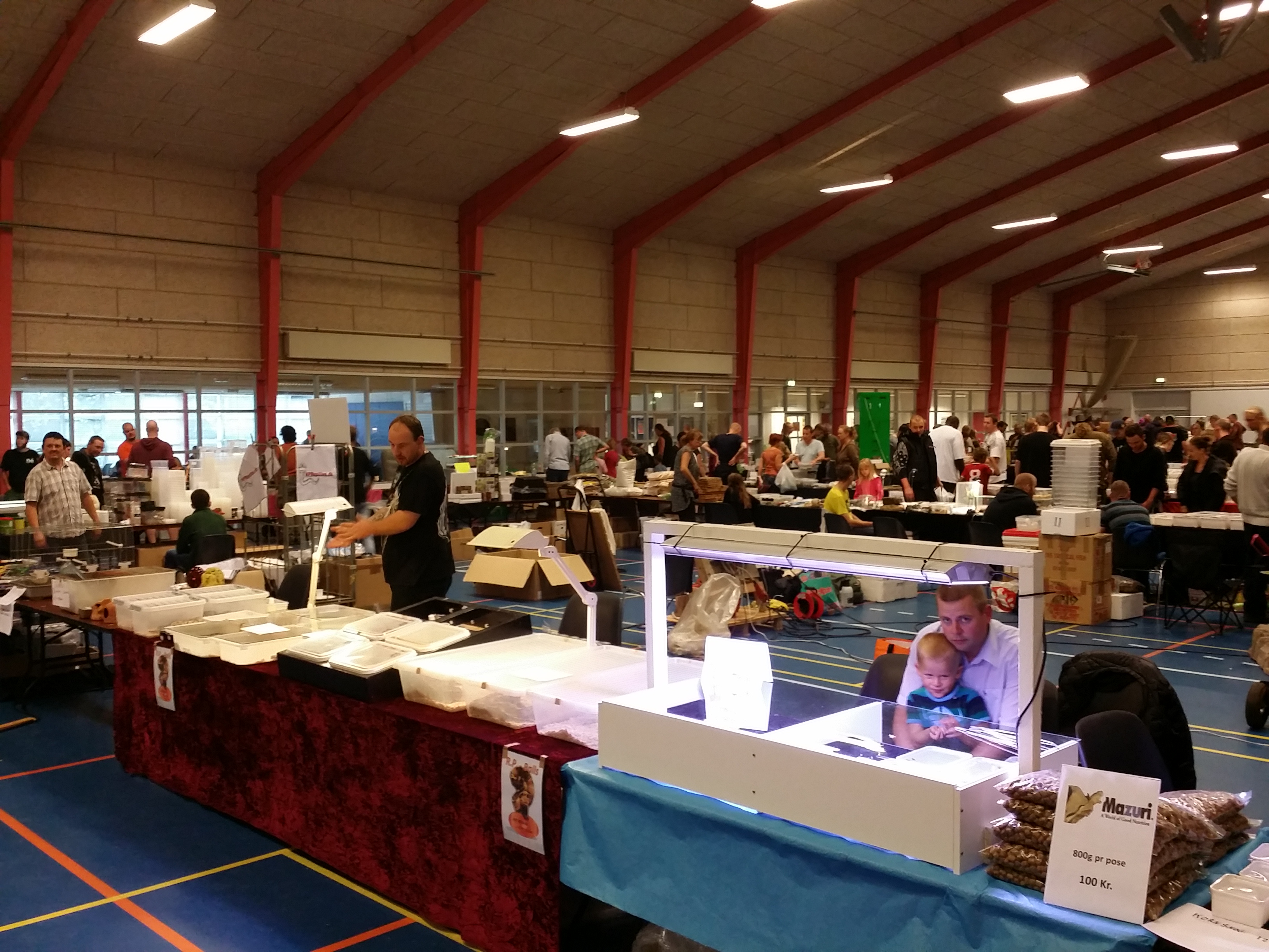 https://www.mos-eisley.dk/media/FamilieBilleder/2014/Krybdyrsmesse%20Aarhus%2030-08-3014/20140830_132321.jpg
