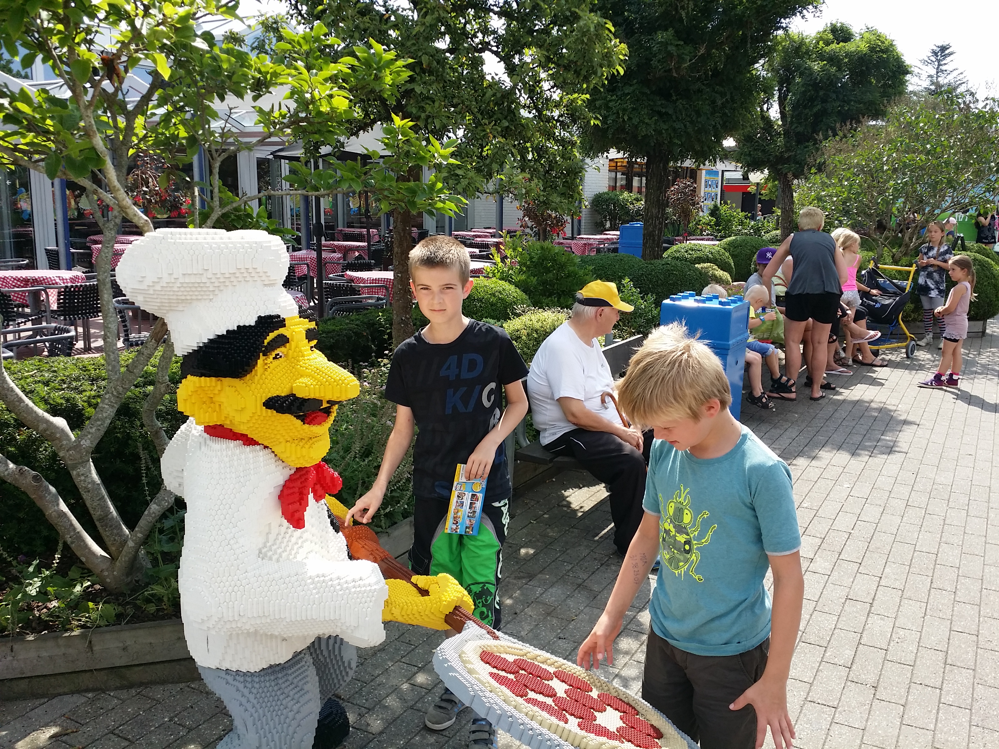 https://www.mos-eisley.dk/media/FamilieBilleder/2014/Legoland%2010-06-2014/20140710_112311.jpg