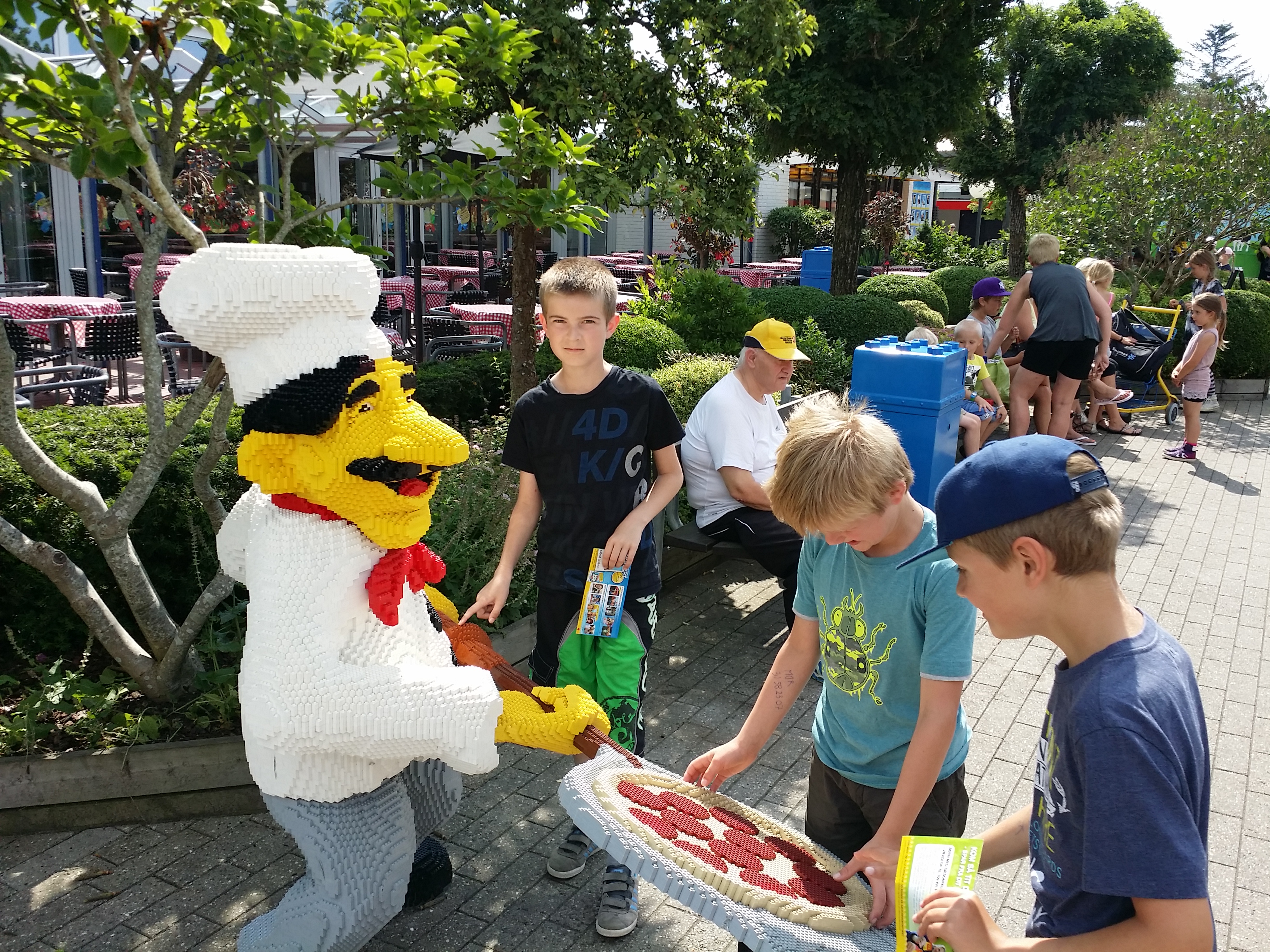 https://www.mos-eisley.dk/media/FamilieBilleder/2014/Legoland%2010-06-2014/20140710_112312.jpg