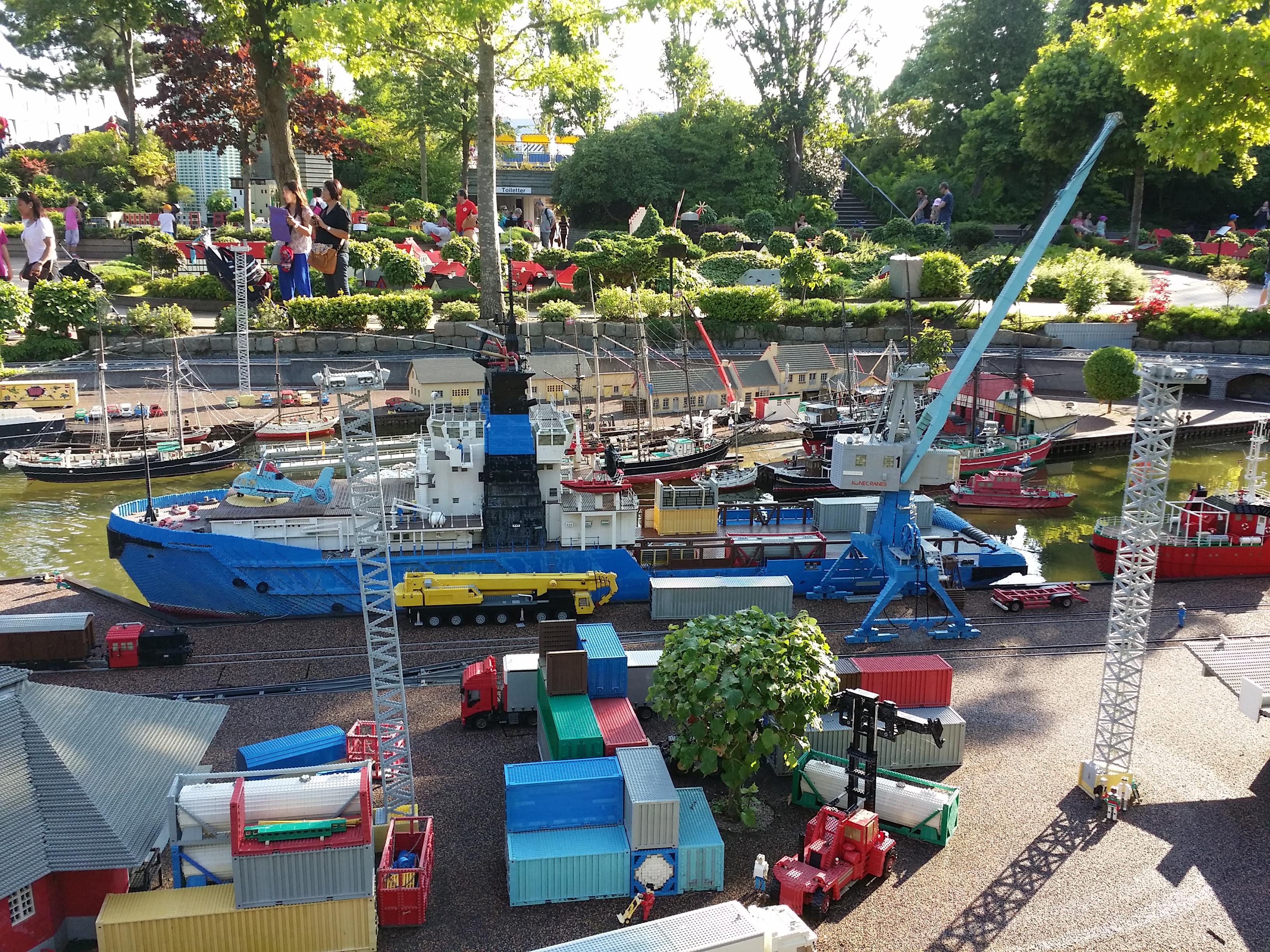 https://www.mos-eisley.dk/media/FamilieBilleder/2014/Legoland%2010-06-2014/20140710_184634.jpg