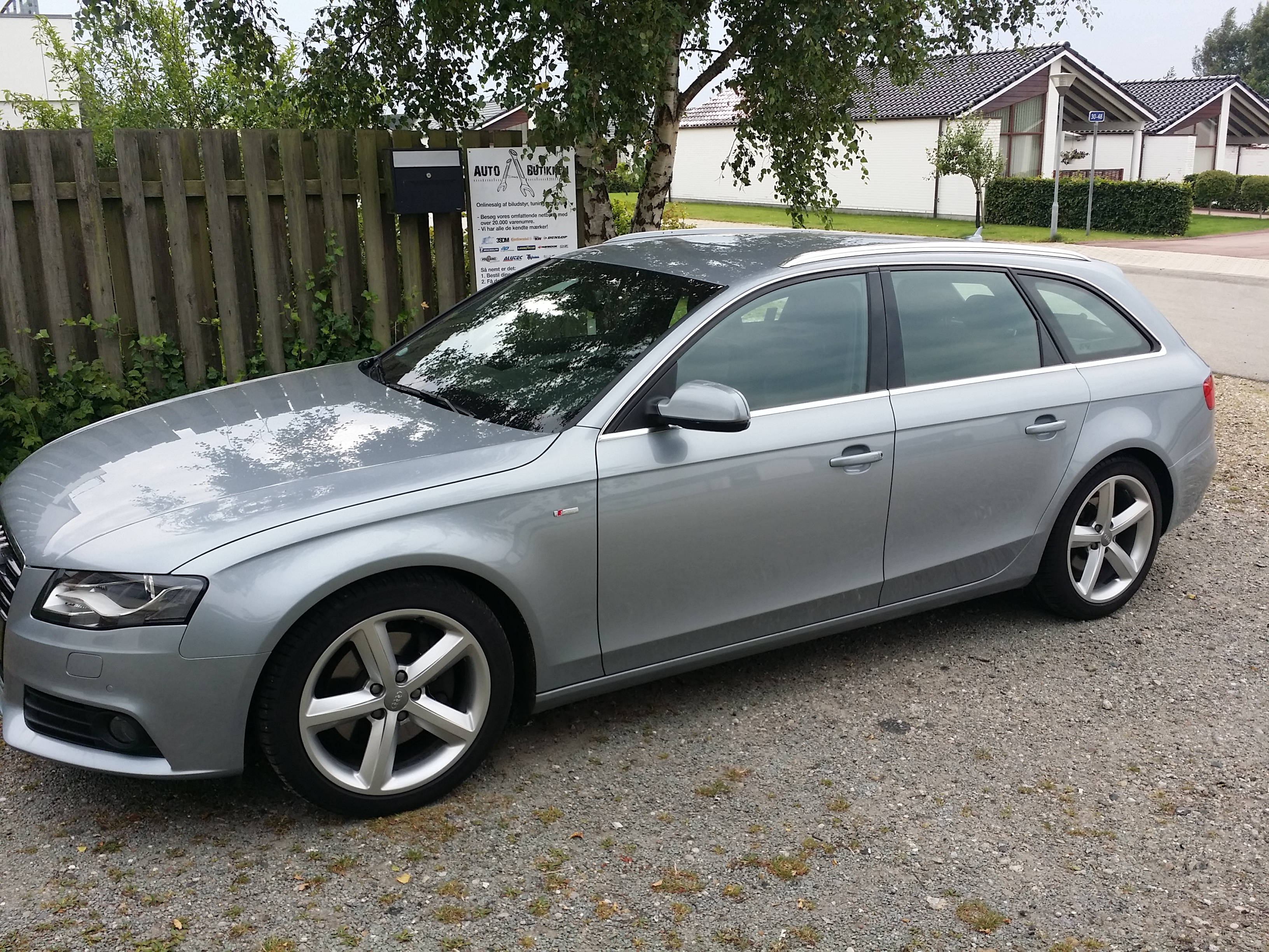 https://www.mos-eisley.dk/media/FamilieBilleder/2015/Audi%20A4%20Avant%20TDI%20Quattro/20150824_121757.jpg